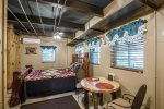 River Dream Lodge: Studio Living Space